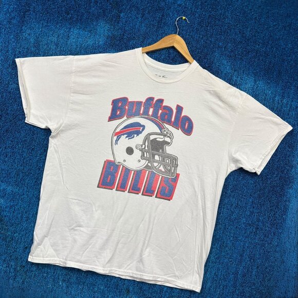 Buffalo Bills Gameday Football Helmet Oversized NFL Tee XL - Picture 3 of 4